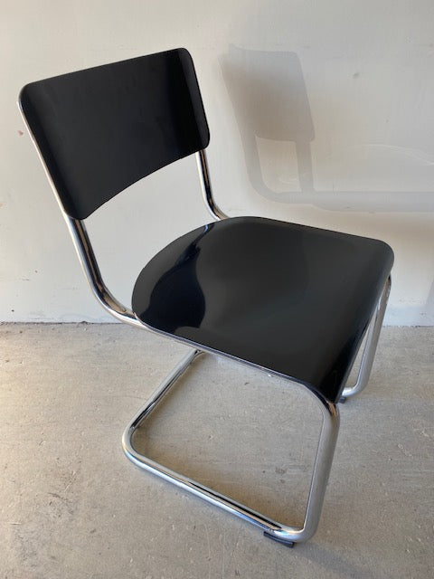 Chaise de salle à manger incurvée d'inspiration rétro en noir - SECONDS