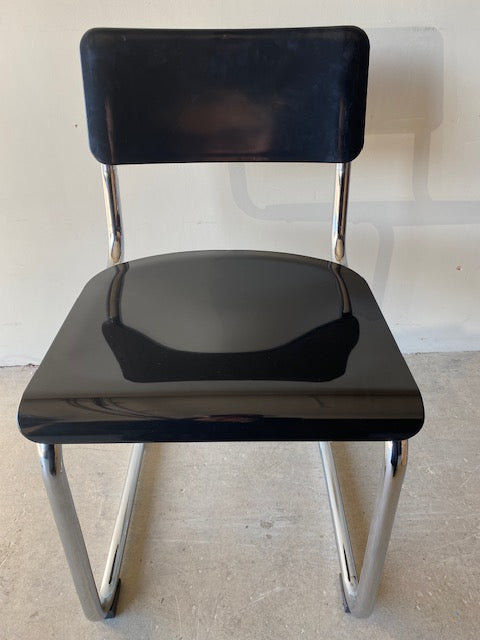 Chaise de salle à manger incurvée d'inspiration rétro en noir - SECONDS