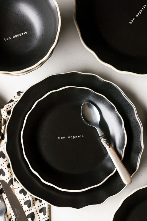 Service de table Bon Apetit 12 pièces à bords noirs et blanc cassé