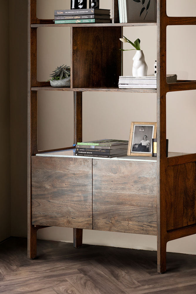 Vitrine en bois d'acacia et marbre