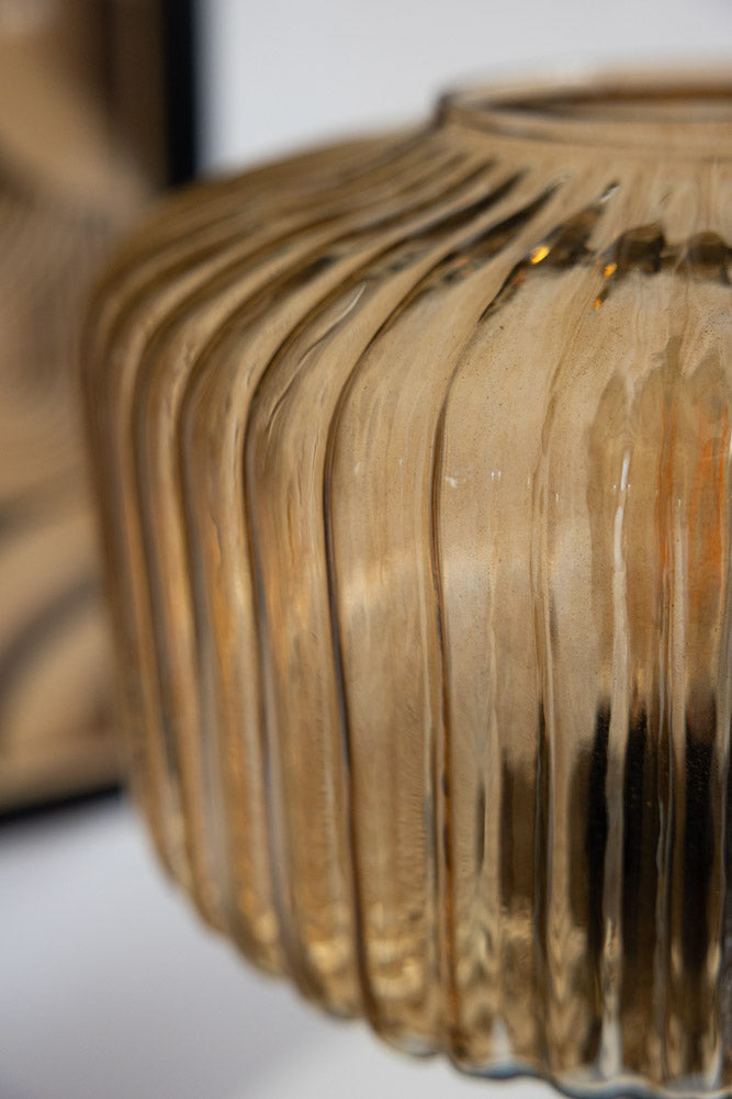 Lampe de table en verre ambré et base en bois