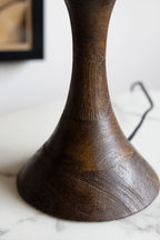Lampe de table en verre ambré et base en bois