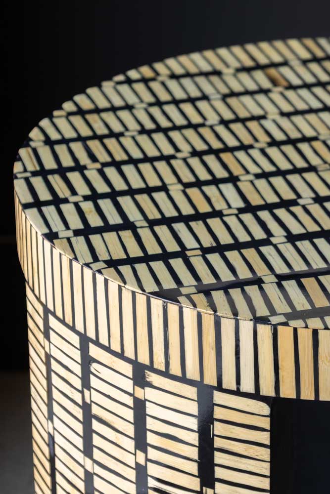 Table d'appoint effet marqueterie de bambou