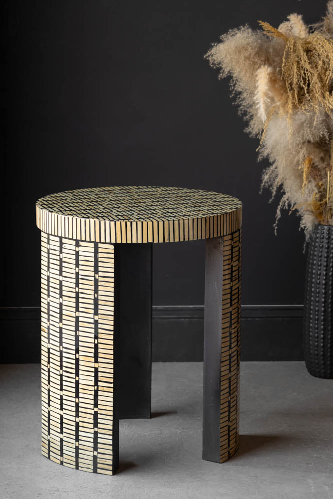 Table d'appoint effet marqueterie de bambou