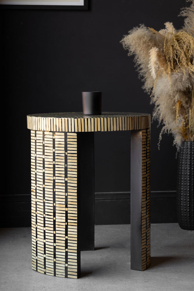Table d'appoint effet marqueterie de bambou