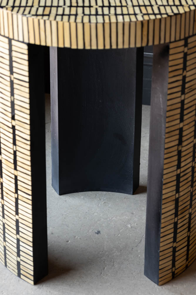 Table d'appoint effet marqueterie de bambou