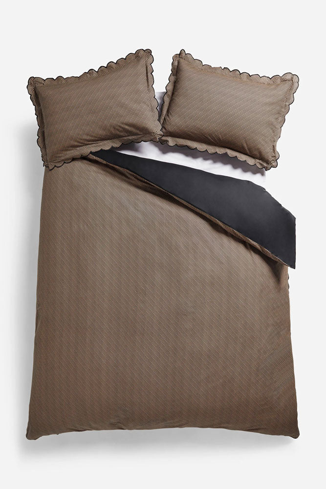 Parure de lit à rayures noires et bords festonnés - Disponible en 4 tailles