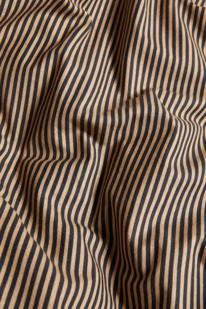 Parure de lit à rayures noires et bords festonnés - Disponible en 4 tailles