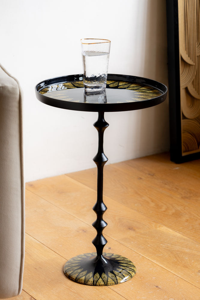Table d'appoint d'inspiration Art déco noire et dorée
