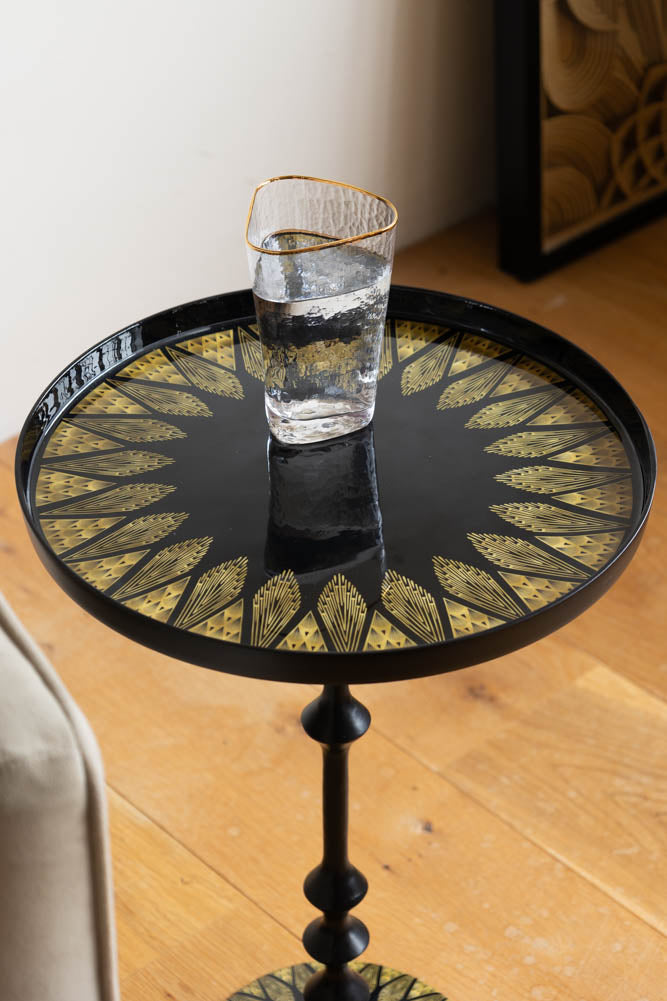 Table d'appoint d'inspiration Art déco noire et dorée