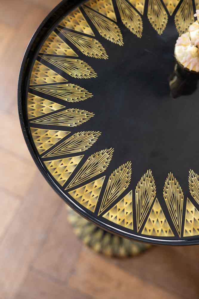 Table d'appoint d'inspiration Art déco noire et dorée