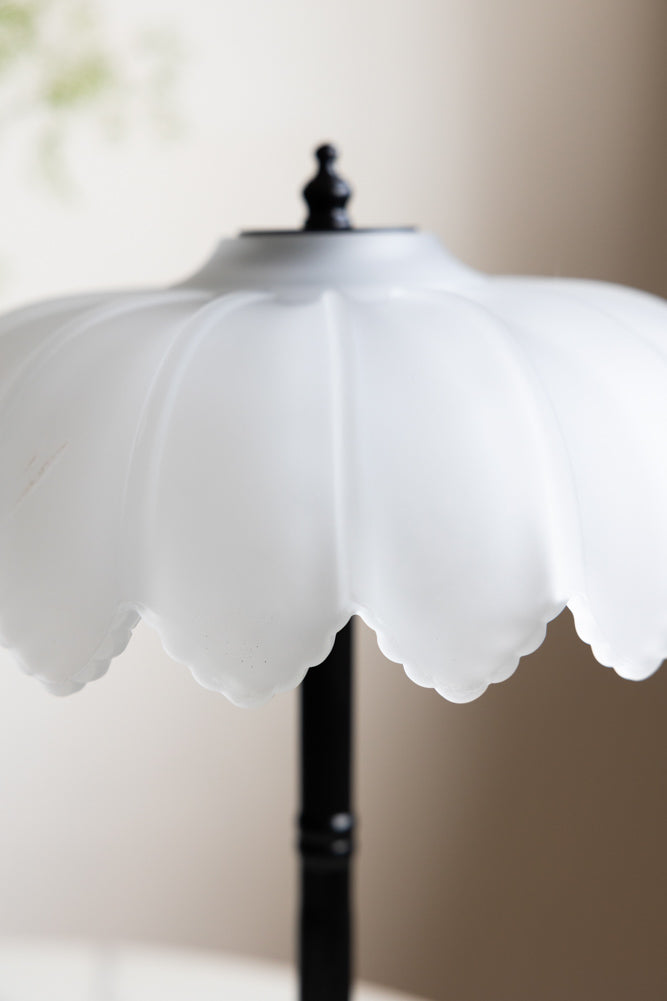 Lampe de table désertique noire et blanche