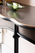 Console noire et dorée de style antique