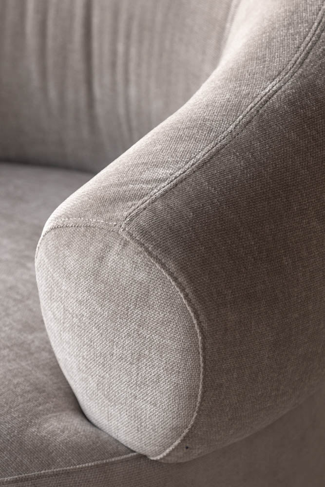 Magnifique fauteuil d'appoint incurvé de couleur crème