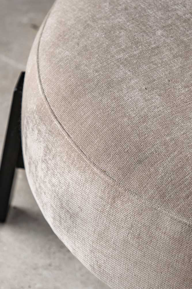 Magnifique fauteuil d'appoint incurvé de couleur crème