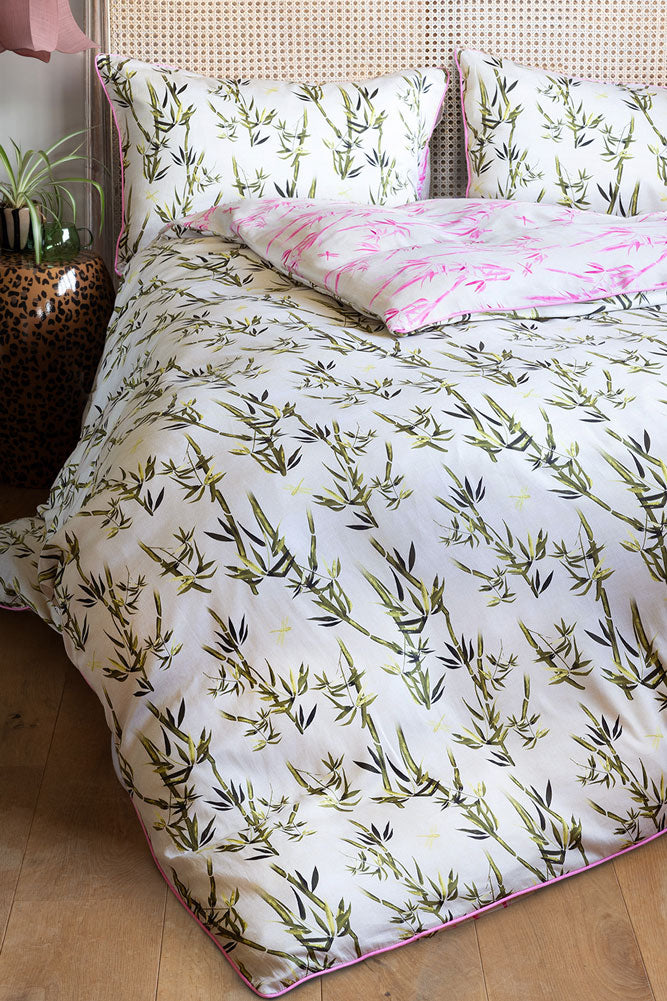Parure de lit réversible avec housse de couette et taie d'oreiller à imprimé bambou vert et rose - Disponible en 4 tailles