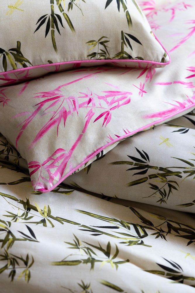 Parure de lit réversible avec housse de couette et taie d'oreiller à imprimé bambou vert et rose - Disponible en 4 tailles