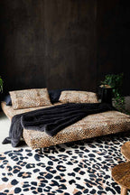 Grand canapé-lit 2 places Mabel en velours Leopard Love