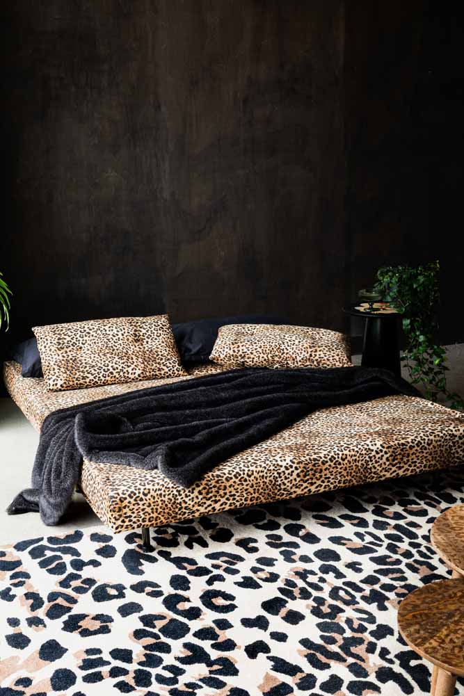 Grand canapé-lit 2 places Mabel en velours Leopard Love
