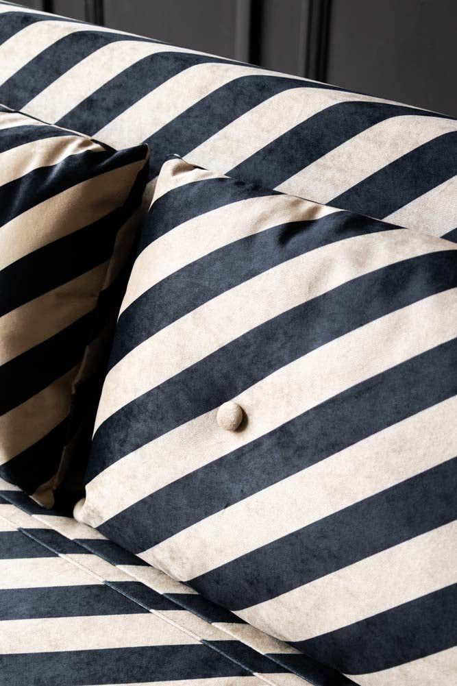 Grand canapé-lit 2 places Mabel en velours Studio Stripe sable et noir