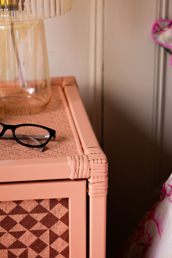 Table de chevet en relief de diamant rose pâle