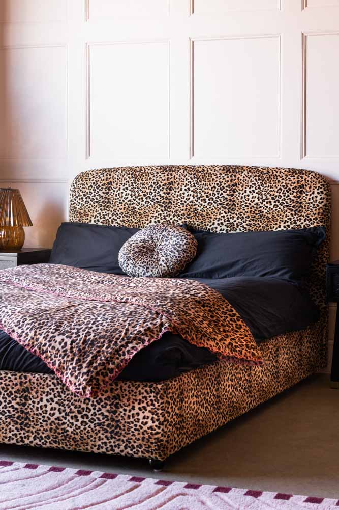 Le lit Jagger en velours Leopard Love - Disponible en 2 tailles