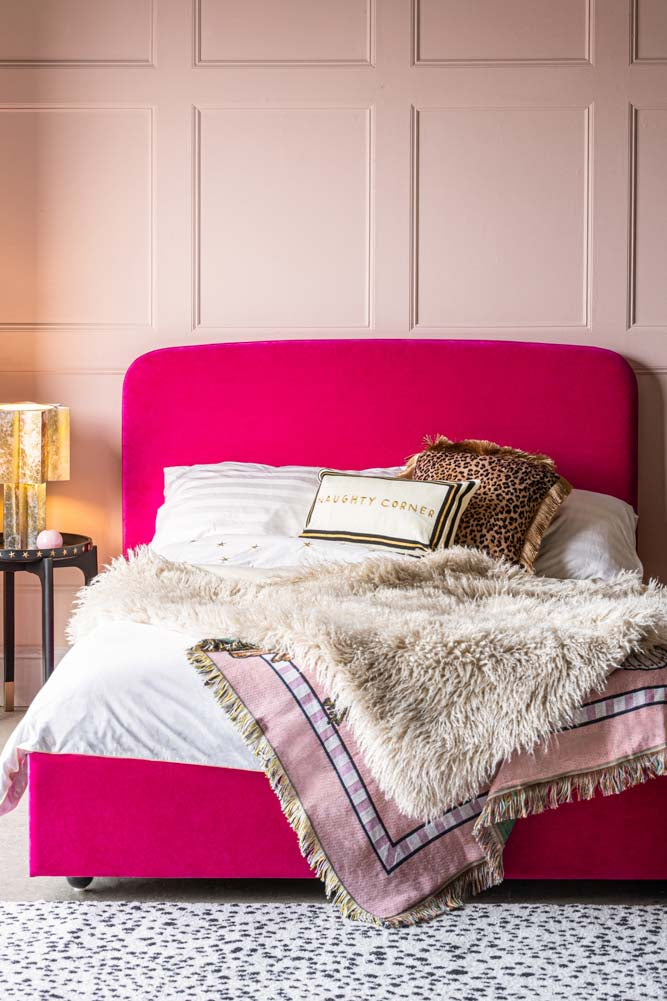 Le lit Jagger en velours côtelé de luxe Harry's Pink - Disponible en deux tailles