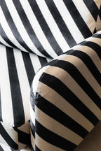 Le canapé 2 places Edie en velours Studio Stripe