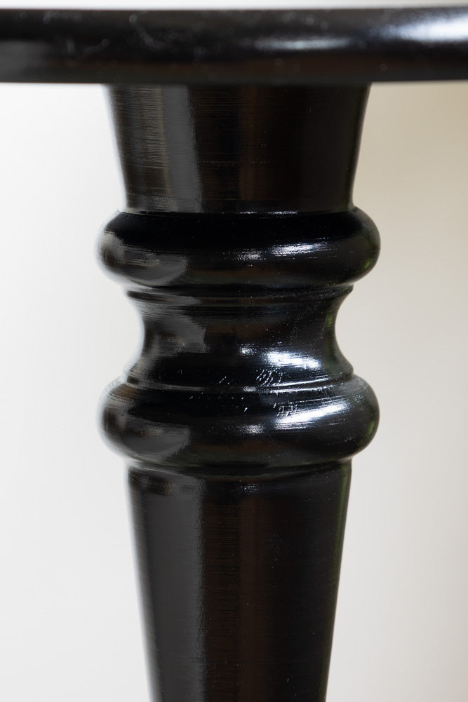 Table d'appoint noire en bois tourné