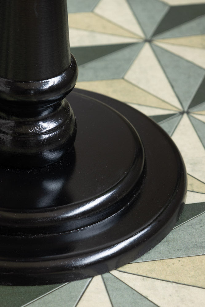 Table d'appoint noire en bois tourné