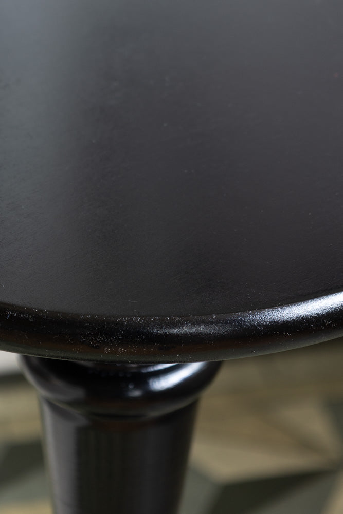 Table d'appoint noire en bois tourné