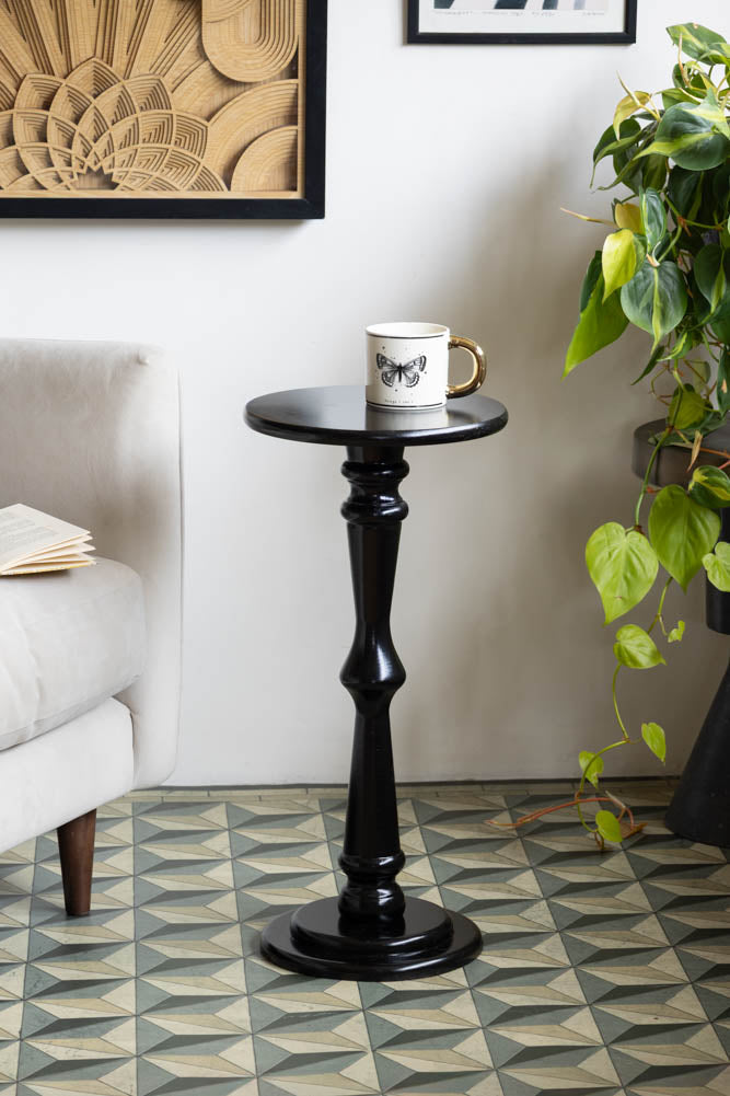 Table d'appoint noire en bois tourné
