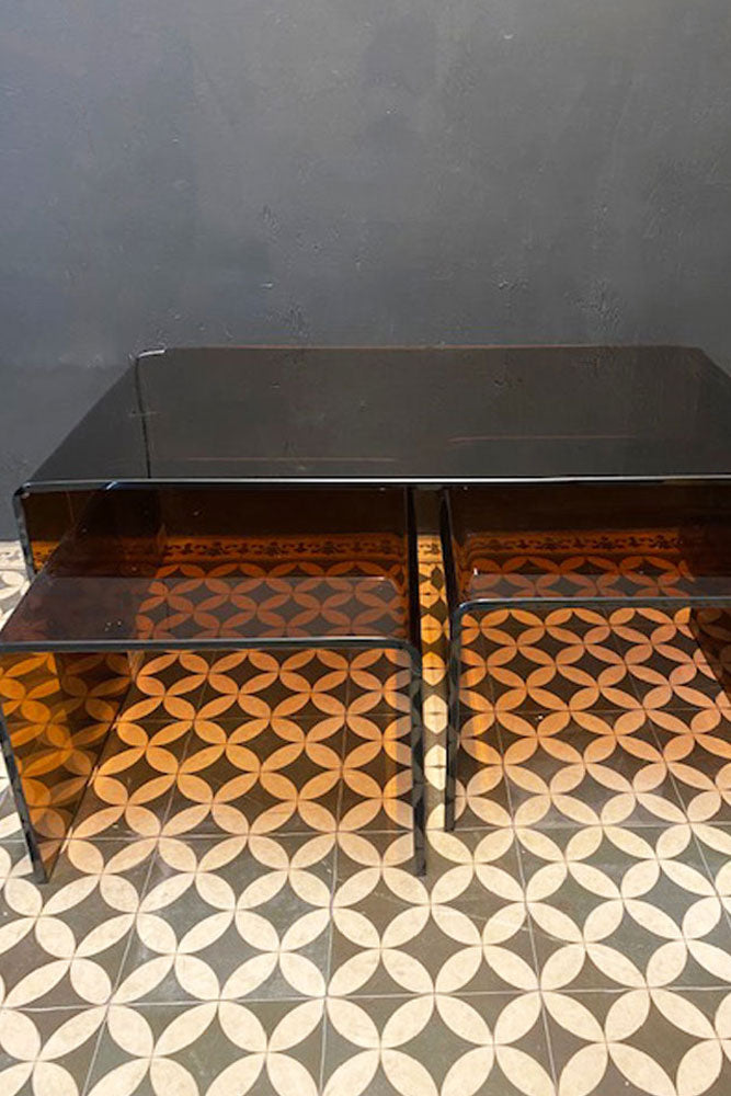 Ensemble de 3 tables basses gigognes en verre ambré - ABANDONNÉ